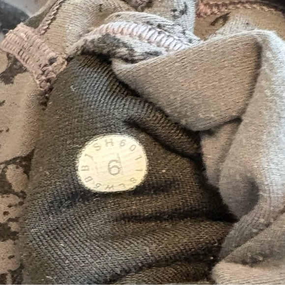 Black and Gray Floral Print Cropped Lululemon Leggings - Picture 4 of 4